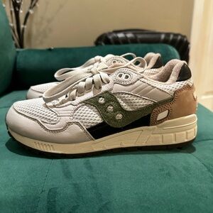 Saucony White Green Black Tan Retro Runner